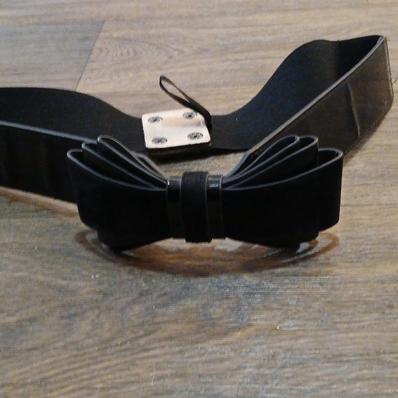 WHBM Black Patent Leather with Suede Bow Belt. - Picture 4 of 13